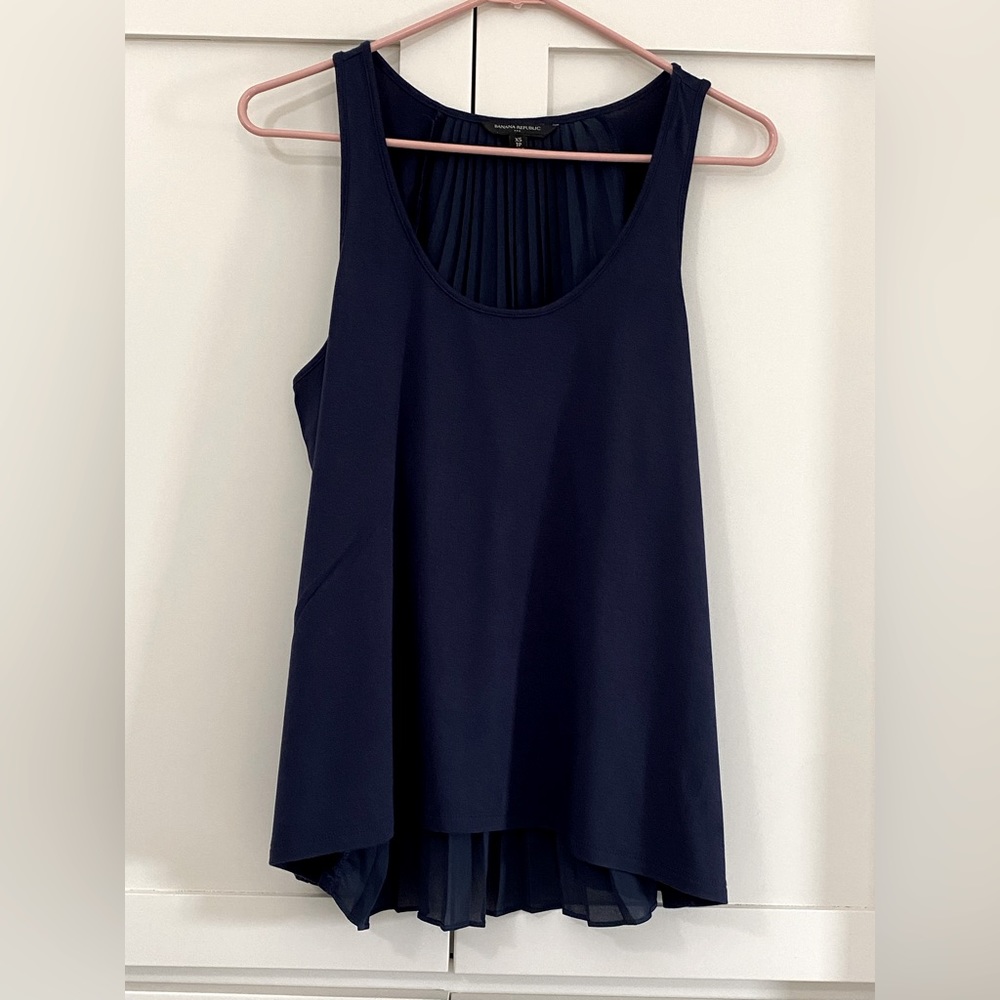 Banana Republic dressy tank EUC
